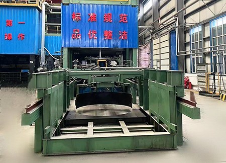 Round cake forming machine in the forming workshop