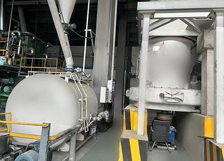 Panoramic view of Raymond mill in the molding workshop